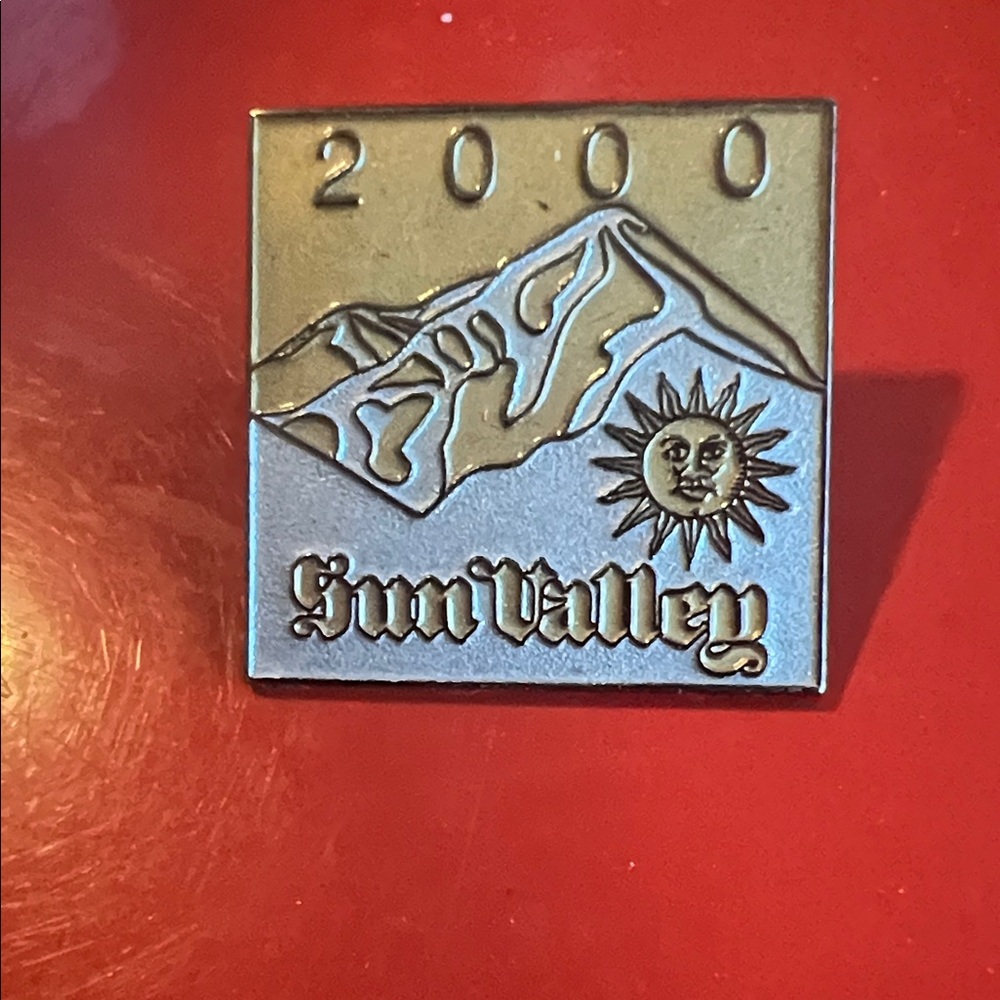 Sun Valley 2000 Pin